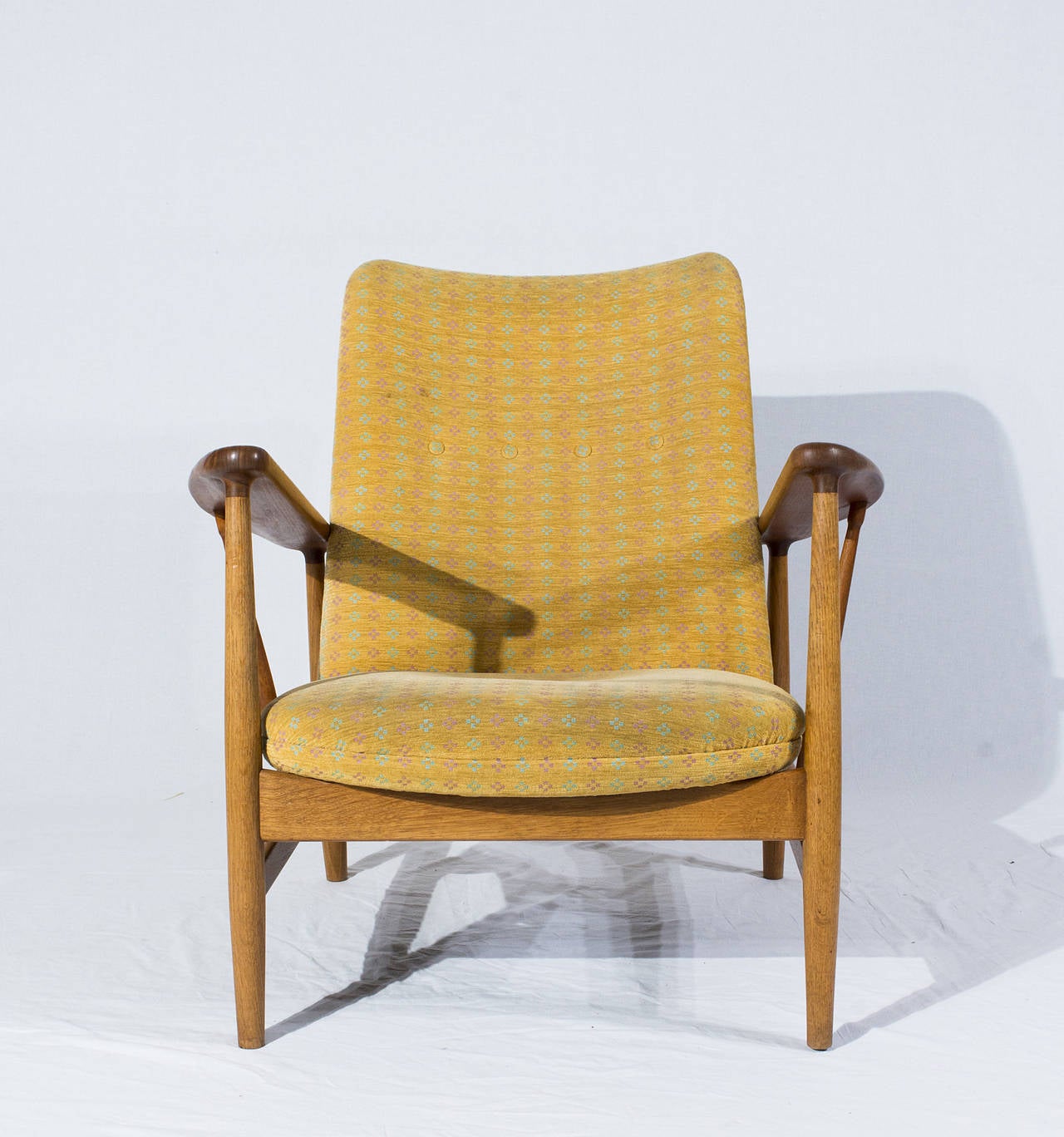 Scandinavian Modern Pair of Finn Juhl SW-86 Lounge Chairs