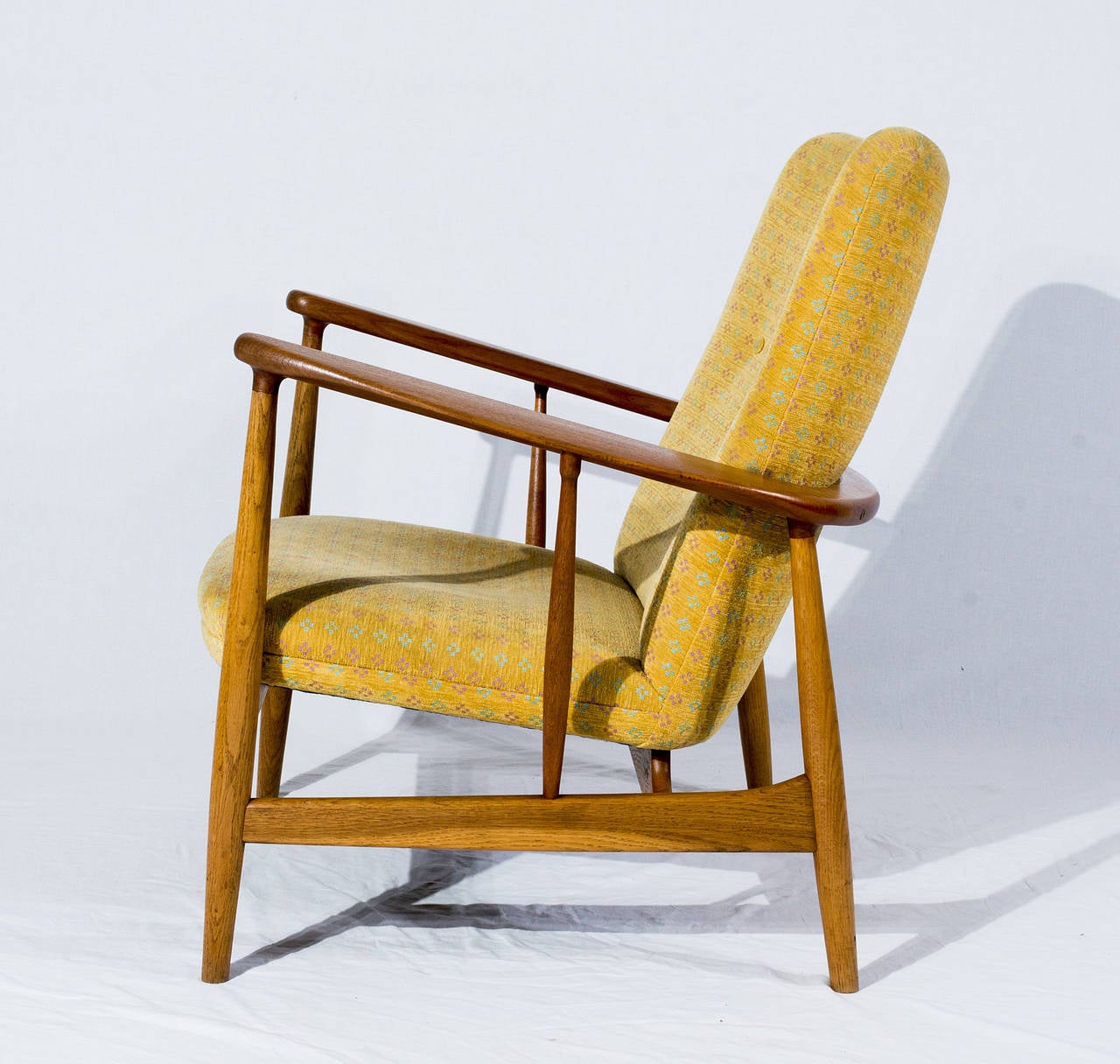 Danish Pair of Finn Juhl SW-86 Lounge Chairs