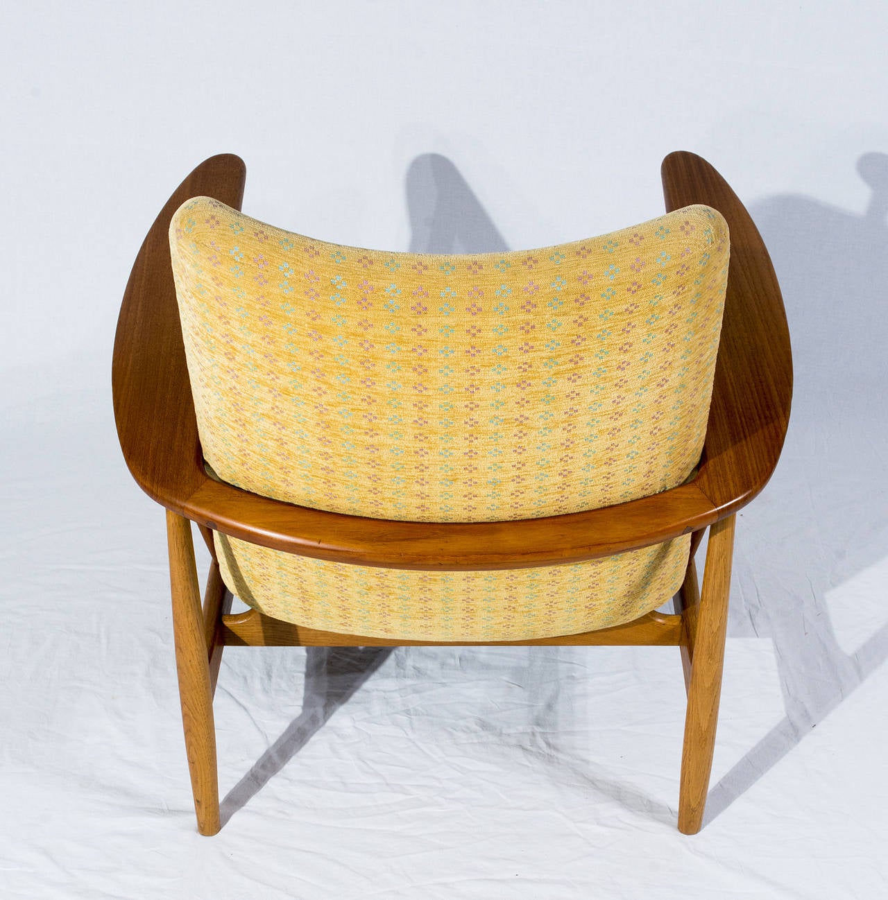 Mid-20th Century Pair of Finn Juhl SW-86 Lounge Chairs