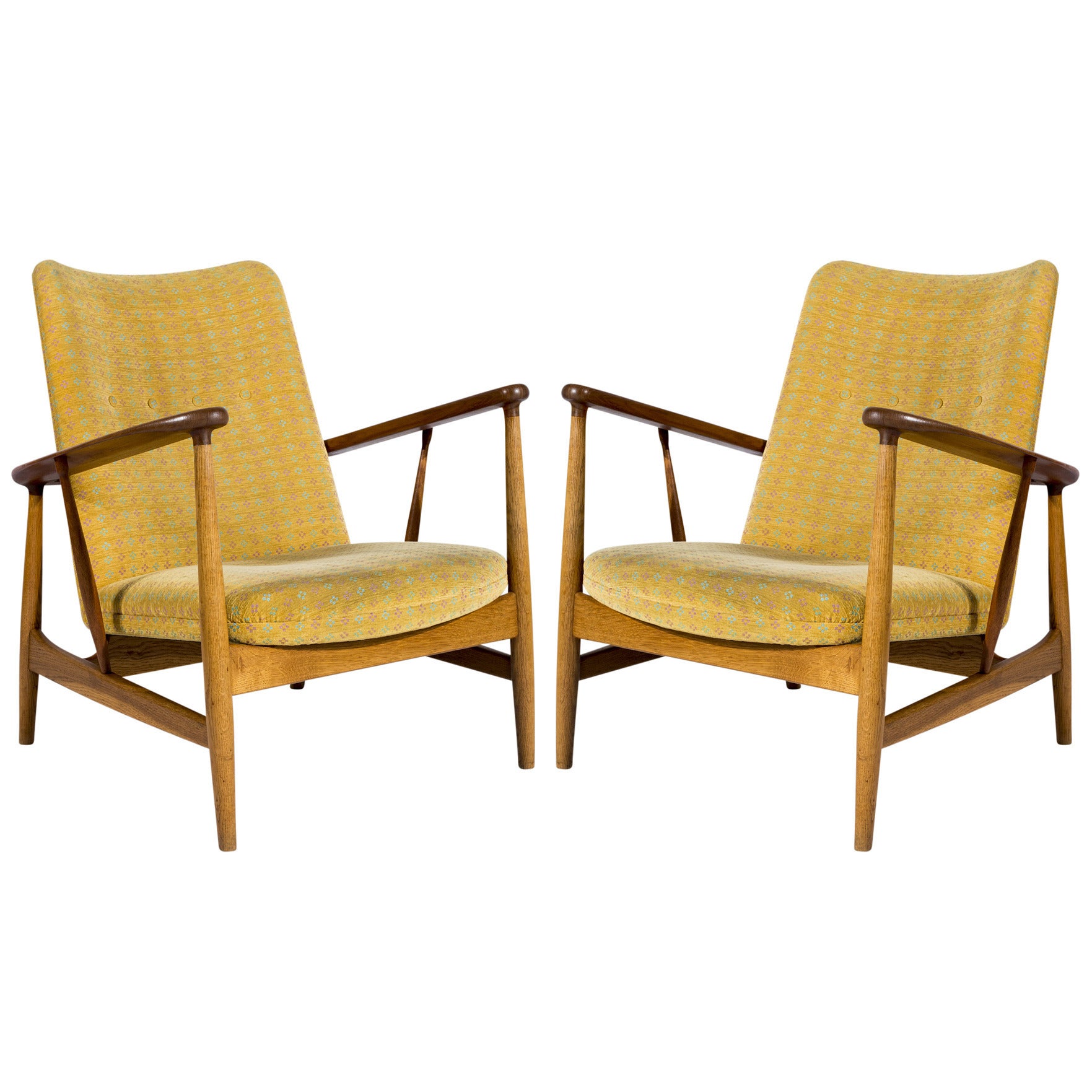 Pair of Finn Juhl SW-86 Lounge Chairs