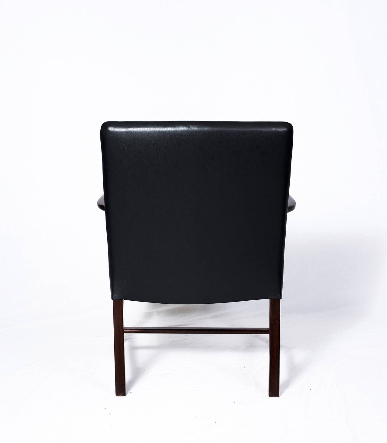 Mid-20th Century Pair of Hans Wegner Lounge Chairs