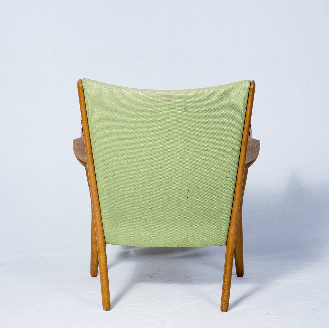 Scandinavian Modern Hans Wegner AP-16 Lounge Chair
