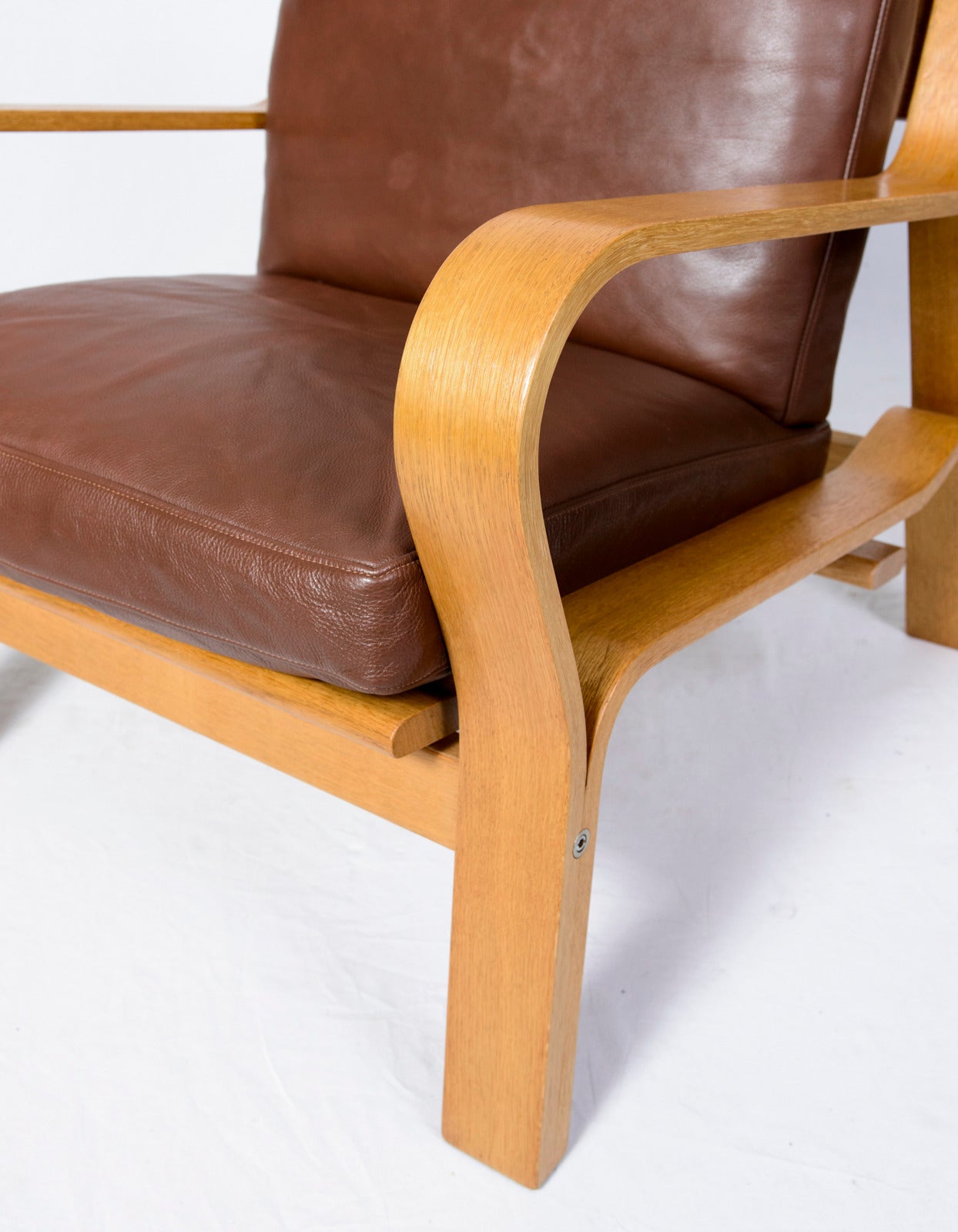 Mid-20th Century Pair of Hans Wegner GE-671 Lounge Chairs