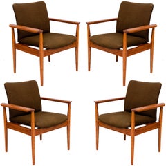 2 fauteuils Diplomat de Finn Juhl