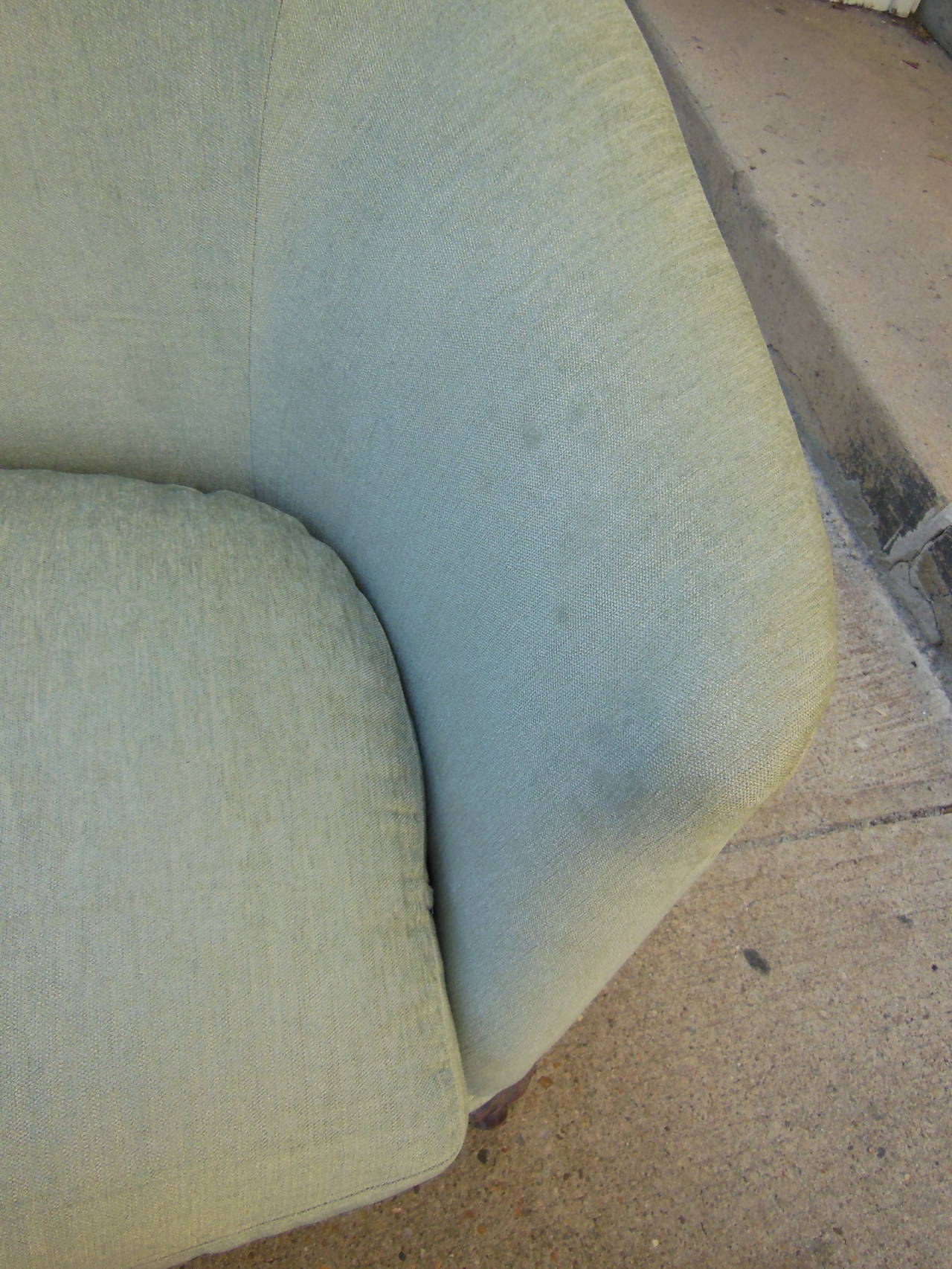 Vintage Loveseat In Excellent Condition For Sale In Sag Harbor, NY