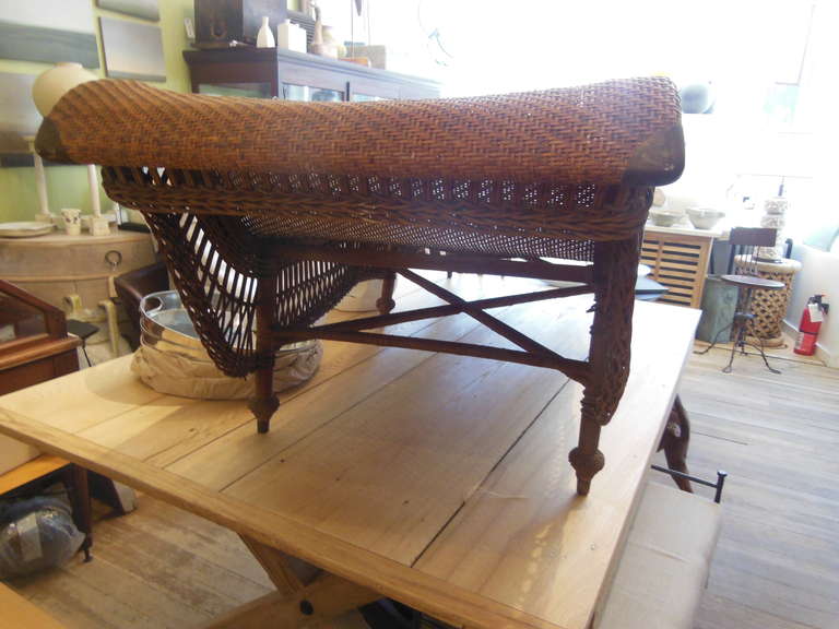 Great Heywood Wakefield Wicker Chaise In Good Condition In Sag Harbor, NY