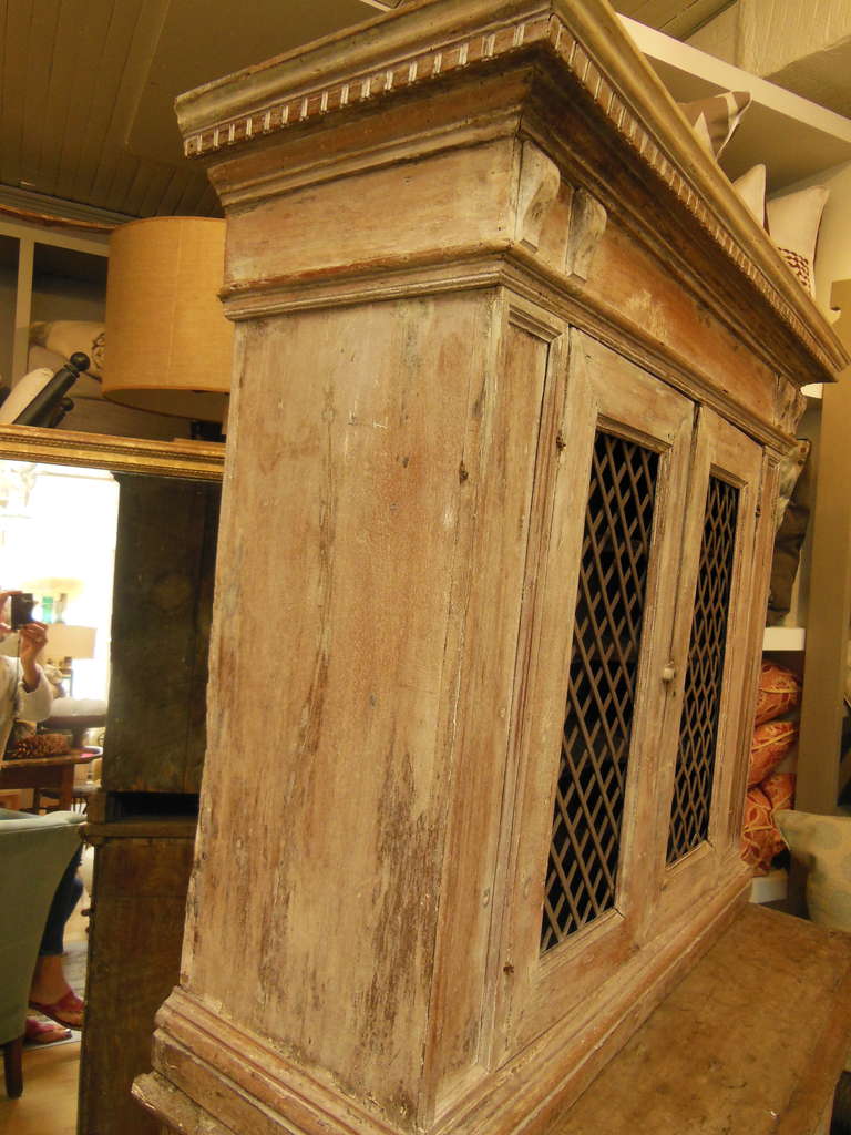 Early 19th Century Cabinet In Good Condition In Sag Harbor, NY
