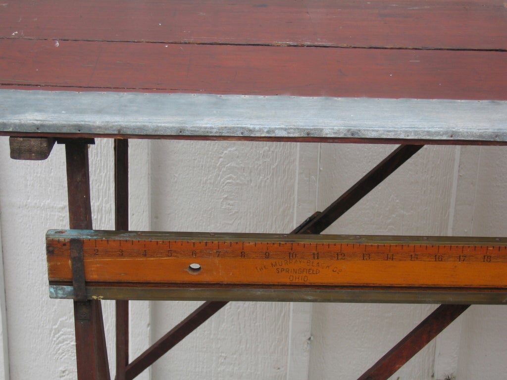 Folky Wallpaper Table