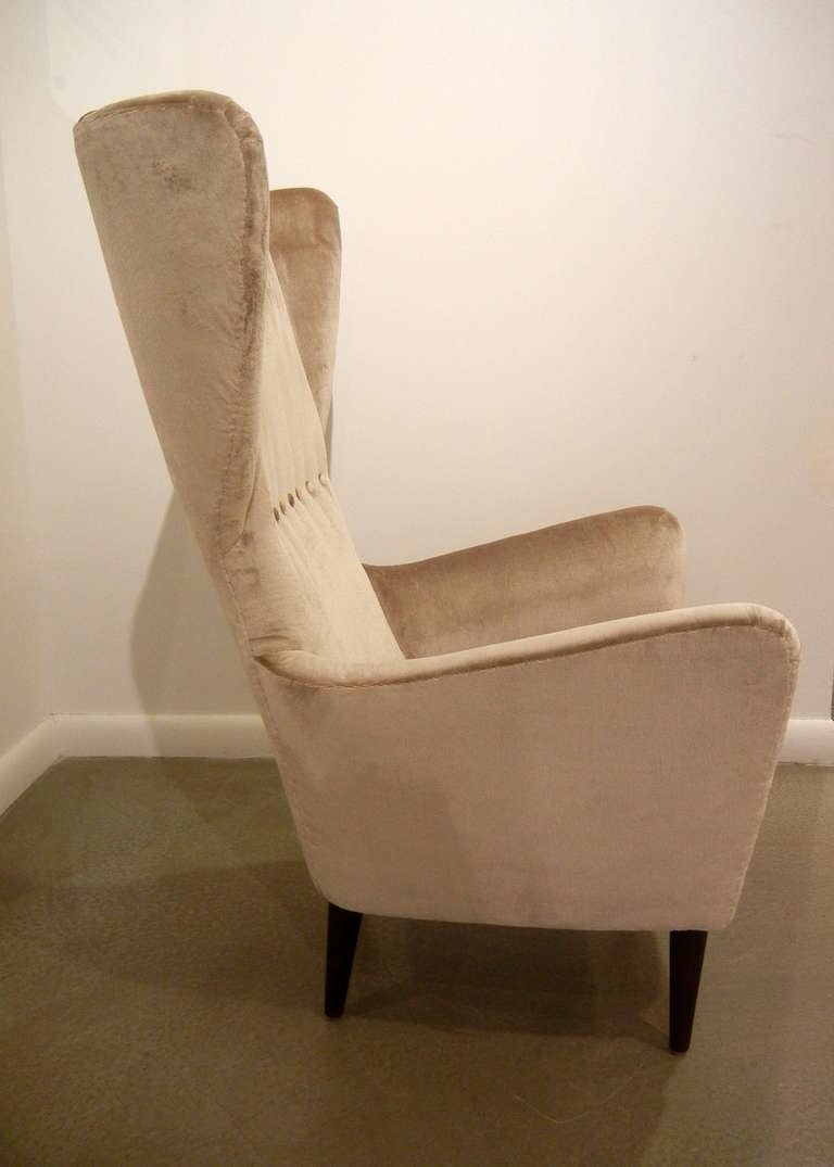 Large Italian Mid-Century Sculptural Silk Velvet Lounge Chair In Excellent Condition In New York, NY