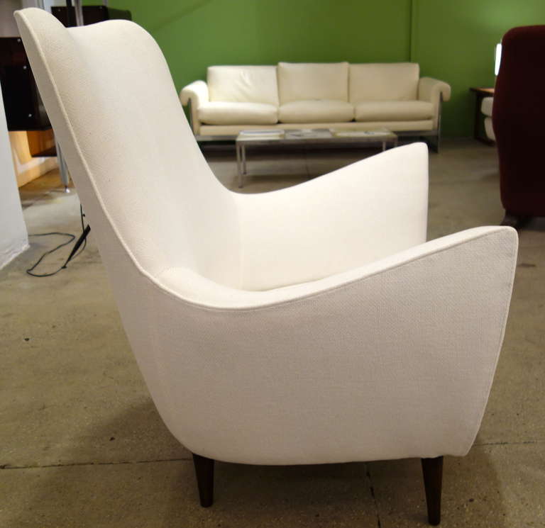 Large Pair of Mid-Century Italian Lounge Chairs/Armchairs with Flared Arms In Good Condition In New York, NY