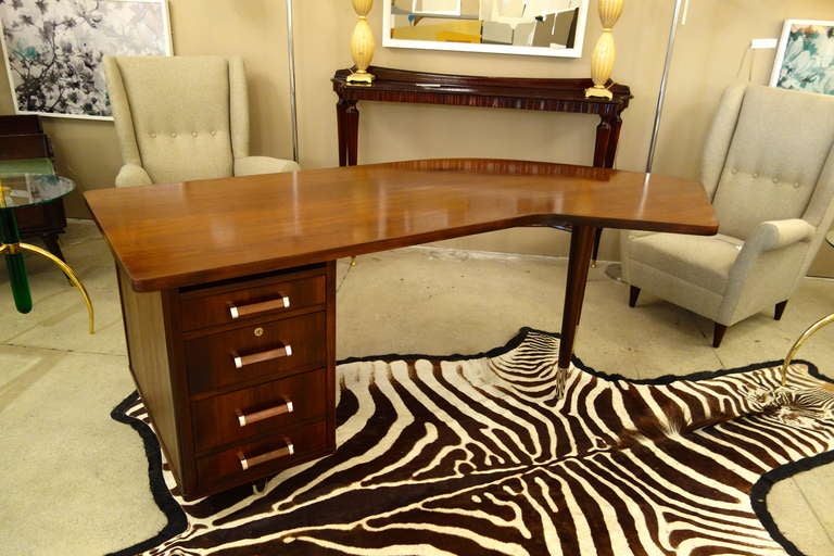 Mid-Century Modern American Executive Desk In Excellent Condition In New York, NY