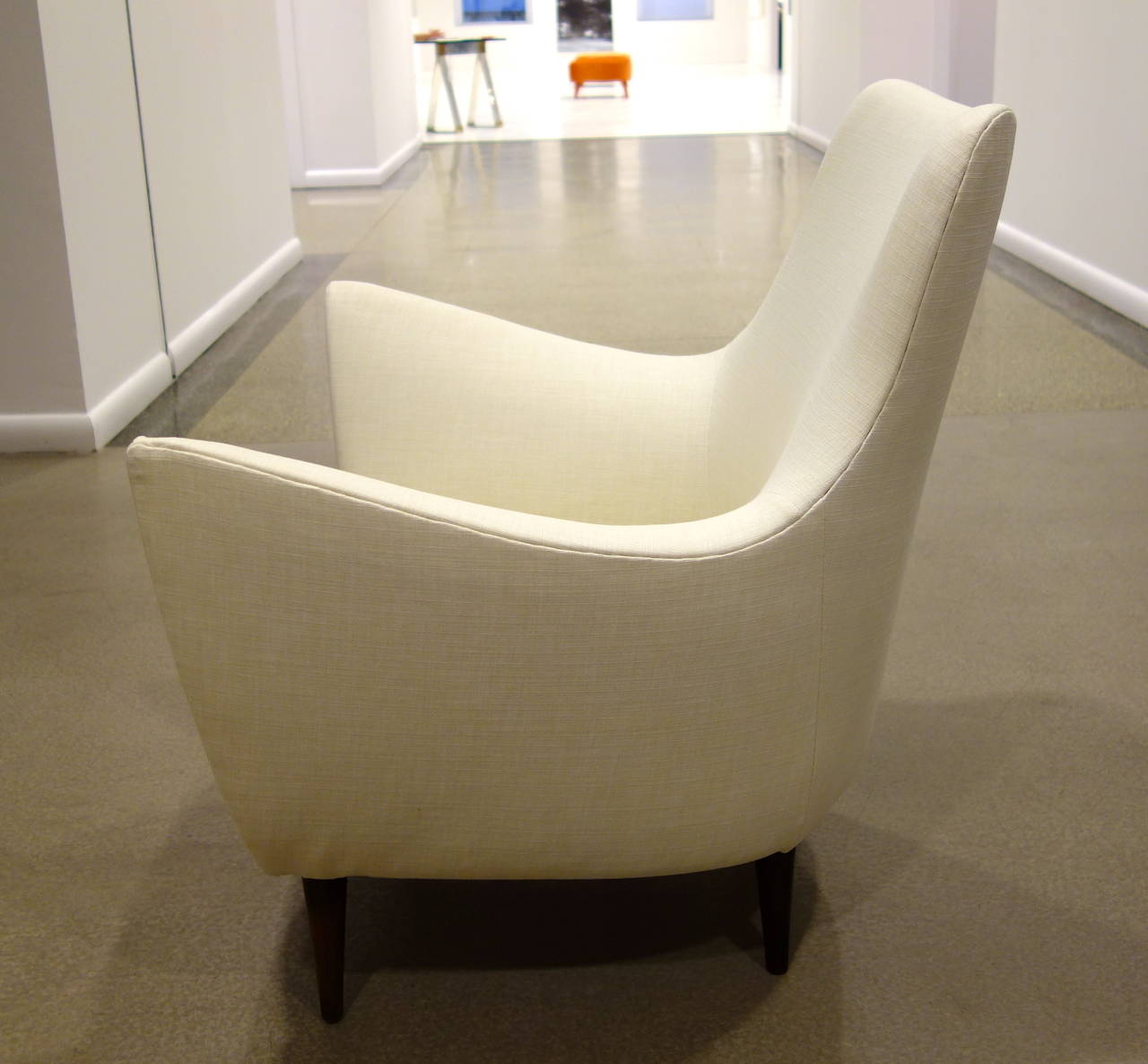 Contemporary Pair of Mid-Century Style Sculptural Italian Lounge Chairs with Wide Flared Arms