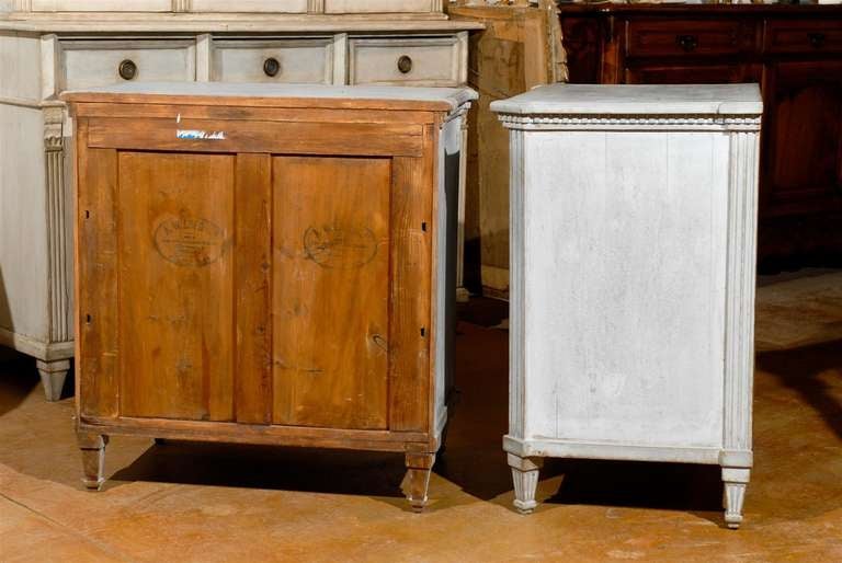 19th Century Pair of 1810 Swedish Period Gustavian Three-Drawer Commode with Light Grey Paint