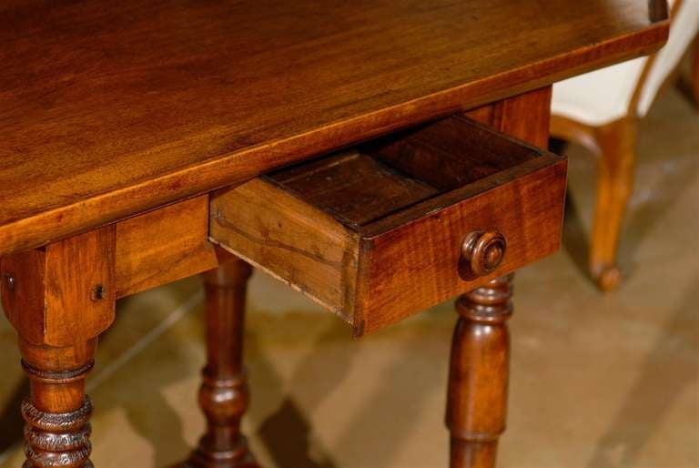 17th Century French Walnut Cabaret Table with One Drawer In Good Condition In Atlanta, GA