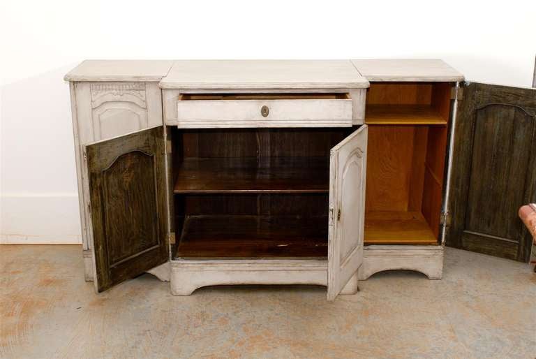 Swedish 1820s Painted Wood Breakfront Enfilade with Single Drawer and Four Doors 2