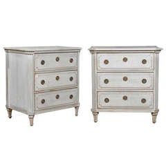 Pair of 1810 Swedish Period Gustavian Three-Drawer Commode with Light Grey Paint
