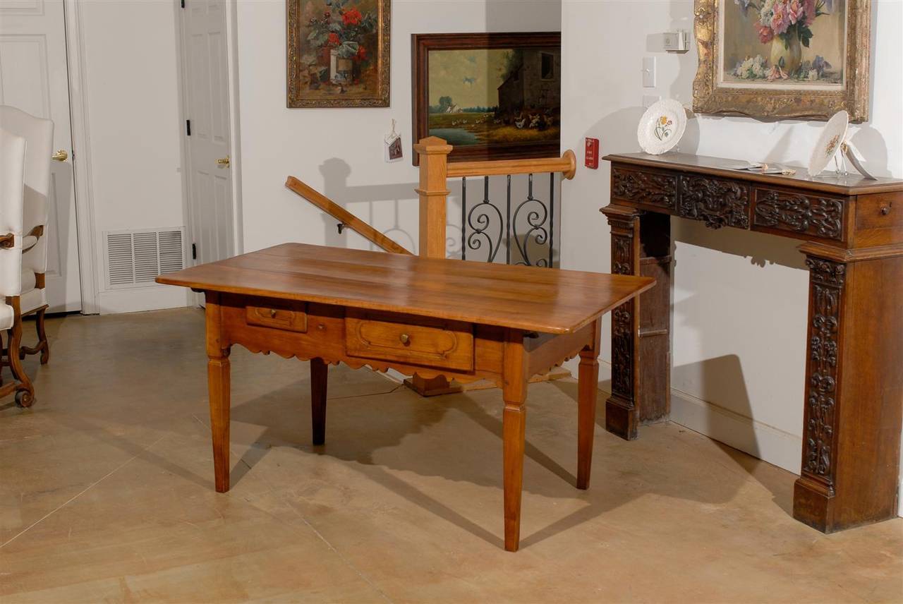 French 1890s Fruitwood Two-Drawer Table with Scalloped Apron and Tapered Legs In Good Condition In Atlanta, GA