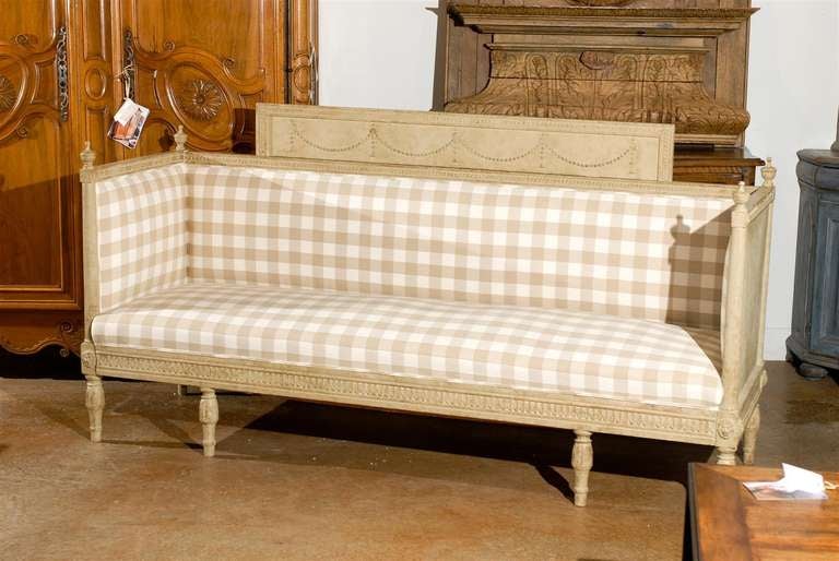 19th Century Swedish Period Gustavian Neoclassical Painted Sofa with Checkered Fabric