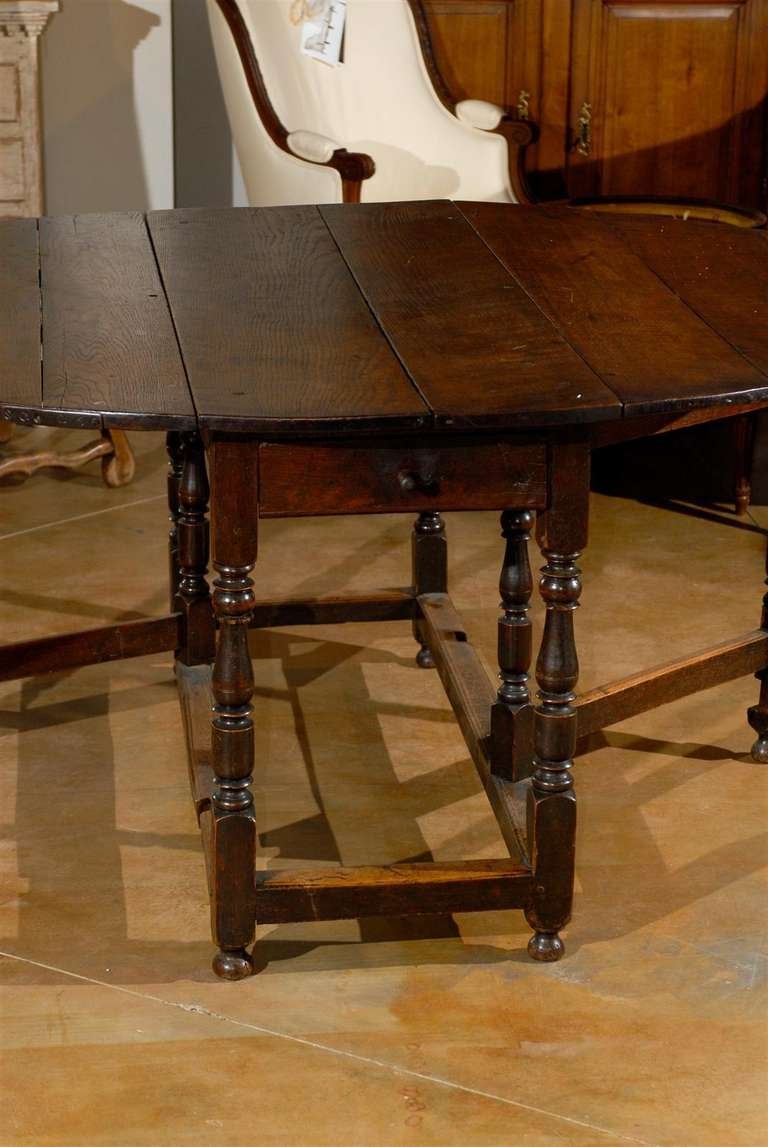 19th Century English Charles II Style Walnut Gateleg Drop-Leaf Table with Turned Legs, 1850s