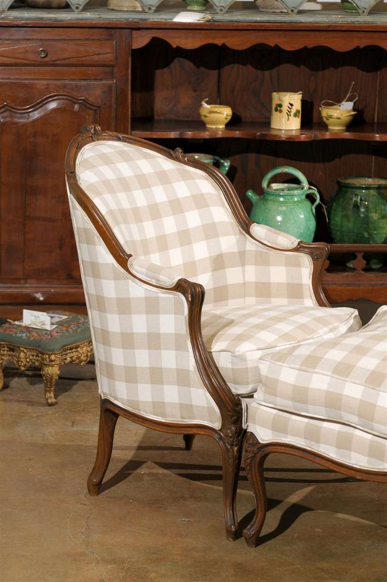 French Louis XV Style 1850s Walnut Duchesse Brisée Upholstered Chaise Longue 2