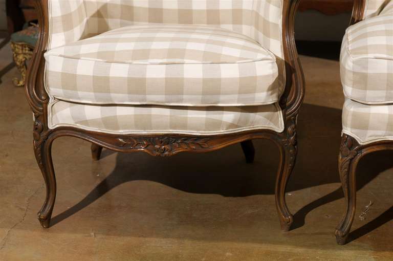 19th Century French Louis XV Style 1850s Walnut Duchesse Brisée Upholstered Chaise Longue