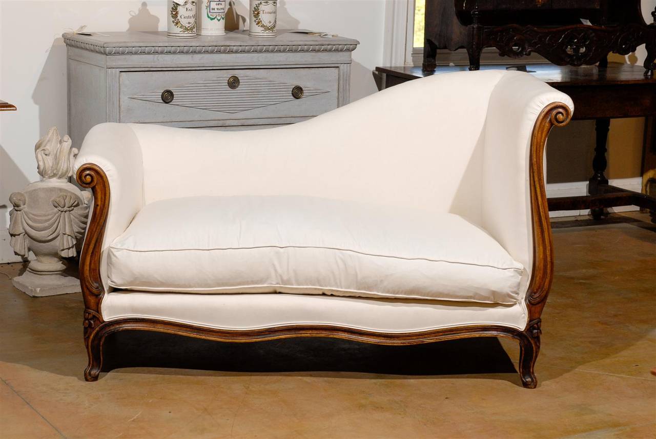 French Louis XV Style, 1830s Walnut Upholstered Méridienne with Scrolled Sides In Good Condition In Atlanta, GA