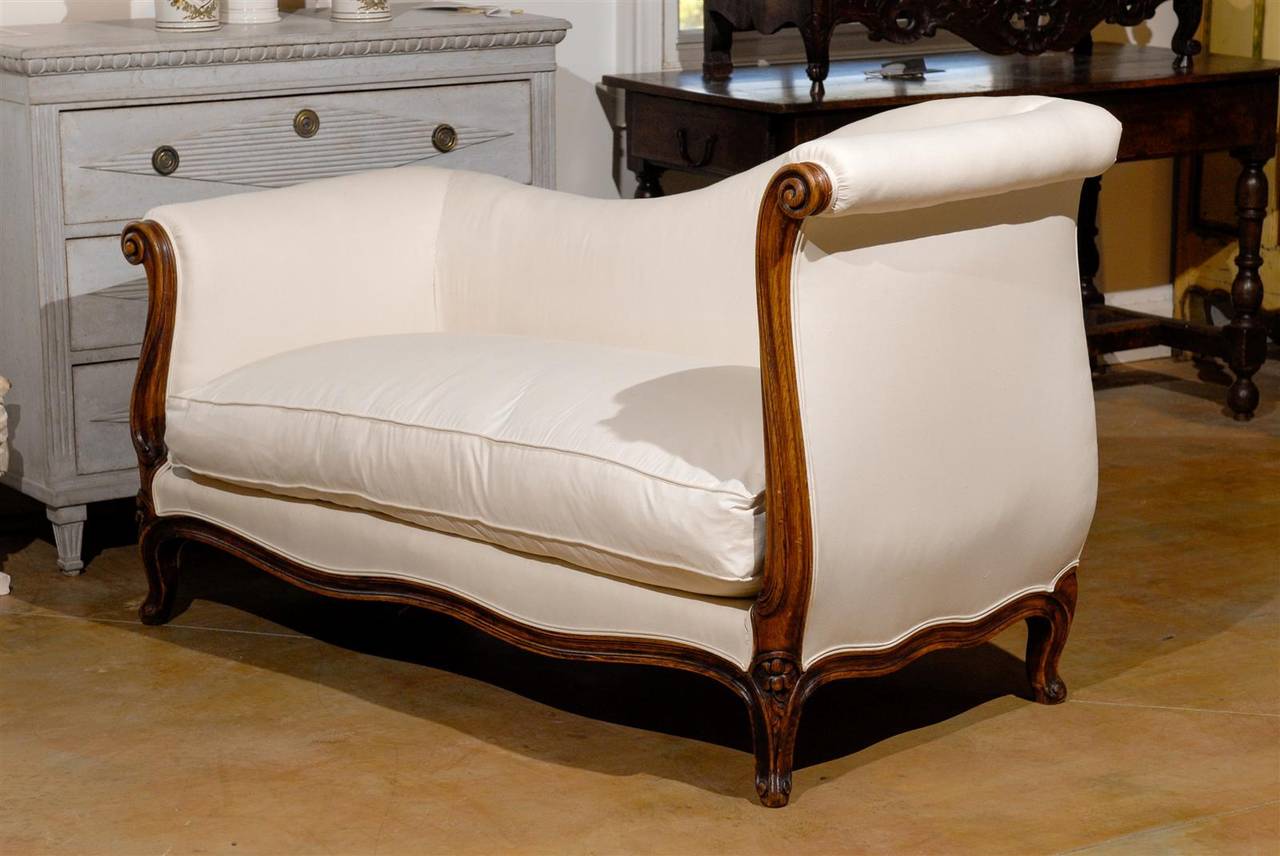 19th Century French Louis XV Style, 1830s Walnut Upholstered Méridienne with Scrolled Sides
