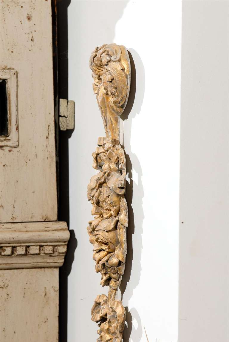 Pair of French 1750s Carved Giltwood Appliques with Garlands and Bows 2