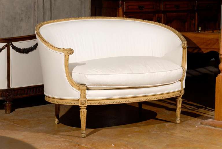 19th Century French Louis XVI Style Carved Wood Canapé with Wraparound Back, circa 1890
