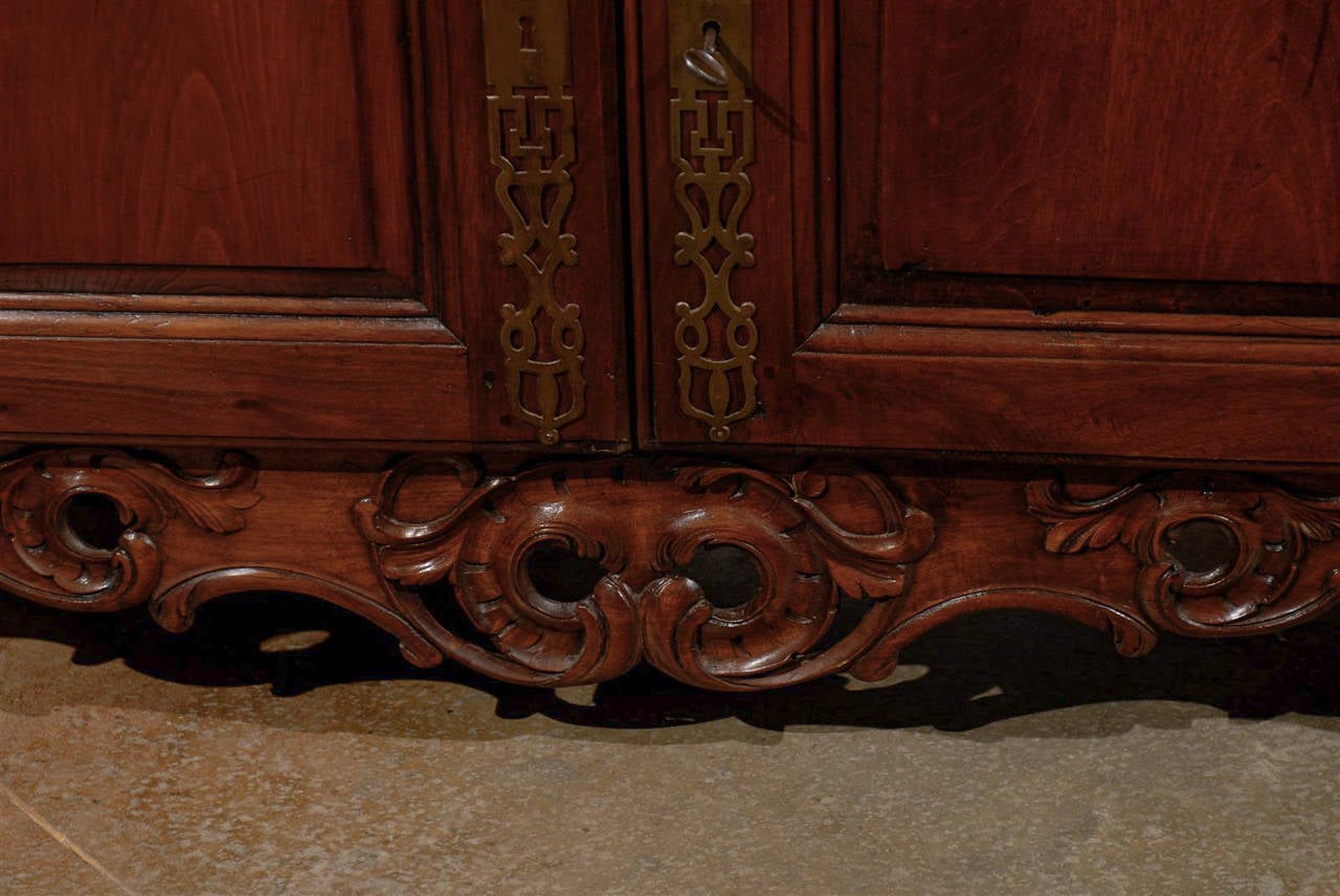 Period Regence French 1720s Walnut Two-Door Buffet with Carved and Pierced Skirt For Sale 3