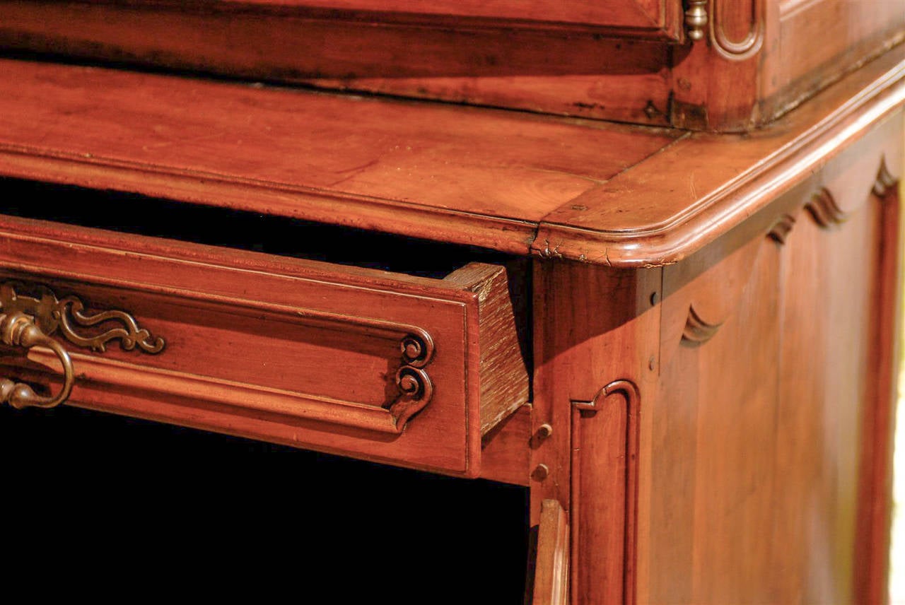 French Louis XV Period 1750s Cherry Buffet à Deux-Corps with C-Scroll Motifs For Sale 4