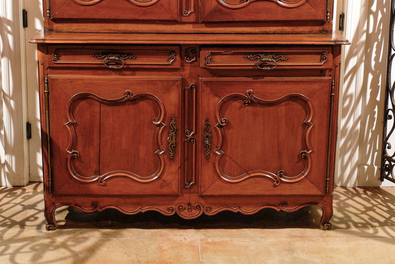 French Louis XV Period 1750s Cherry Buffet à Deux-Corps with C-Scroll Motifs For Sale 1