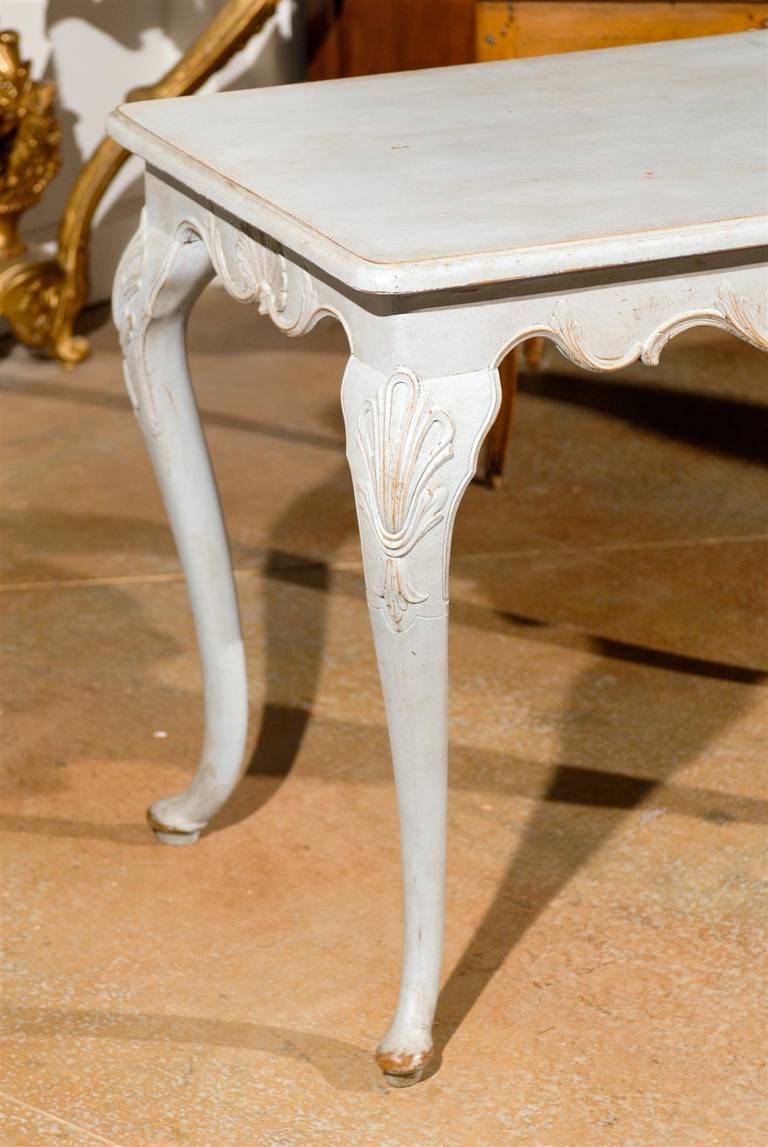 Swedish Rococo Revival Painted Wood Side Table with Scalloped Apron, circa 1890 For Sale 5