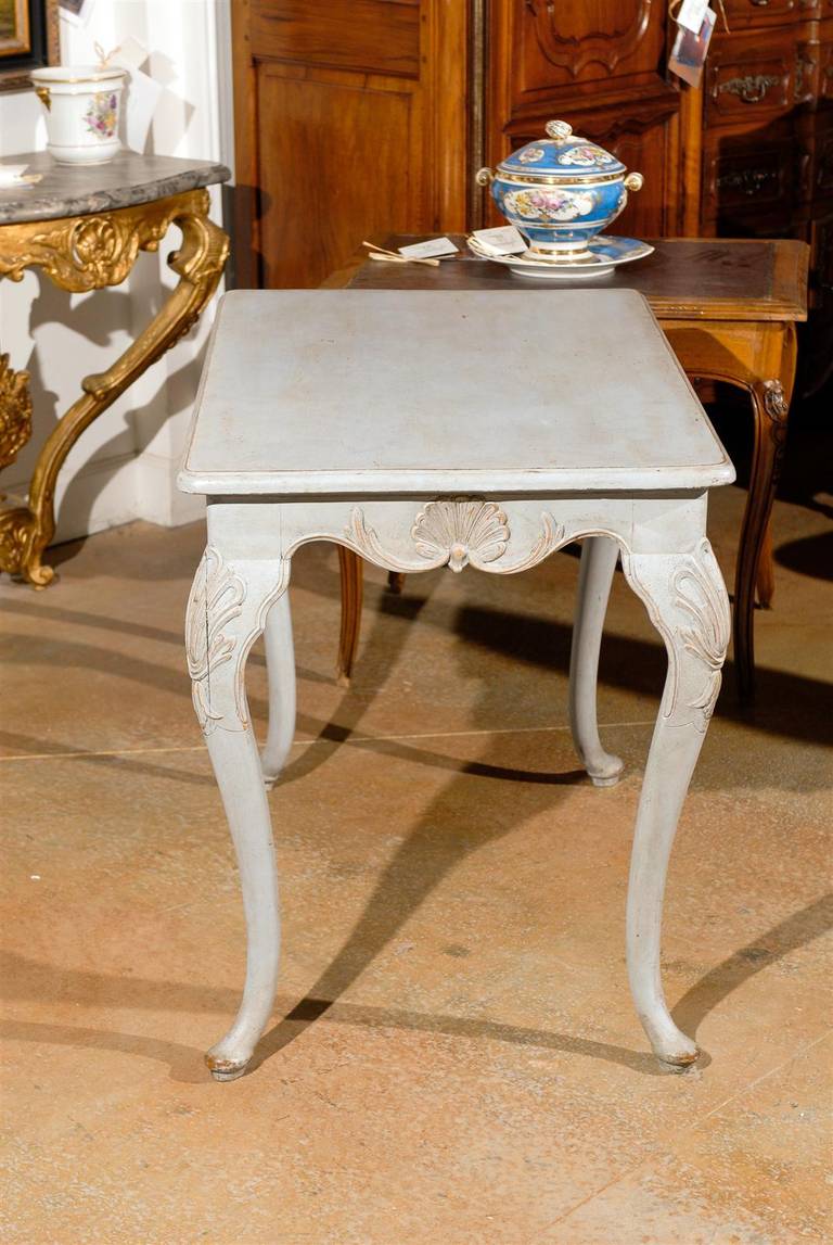Swedish Rococo Revival Painted Wood Side Table with Scalloped Apron, circa 1890 For Sale 1