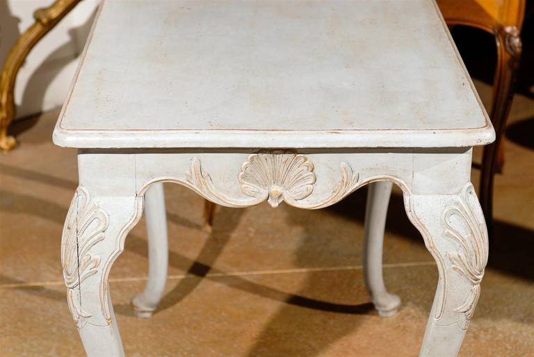 Swedish Rococo Revival Painted Wood Side Table with Scalloped Apron, circa 1890 For Sale 4