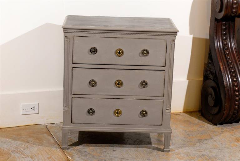 Swedish Late 18th Century Gustavian Period Three-Drawer Painted Wood Chest In Good Condition In Atlanta, GA