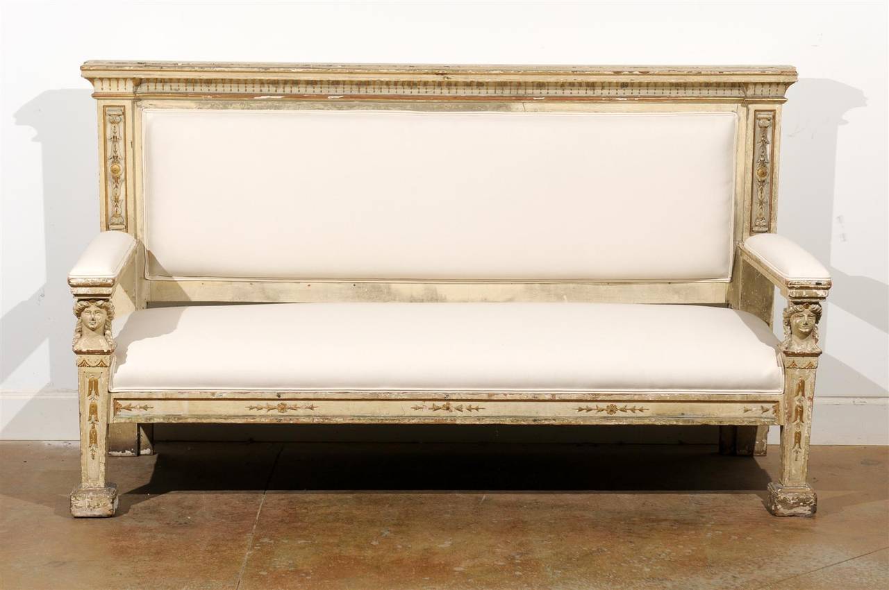 Italian Neoclassical 1820s, Tuscan Upholstered Wooden Bench with Classical Figures