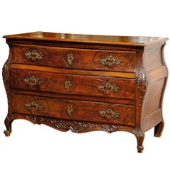 French 1730s Louis XV Walnut Three-Drawer Bombé Commode with Original Hardware