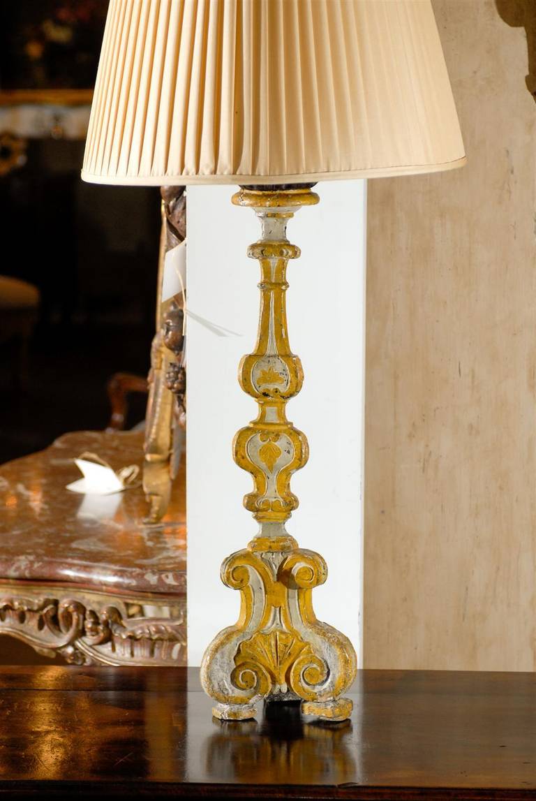 French Baroque Style 1870s Carved, Painted and Parcel-Gilt Candlestick Lamp For Sale 3