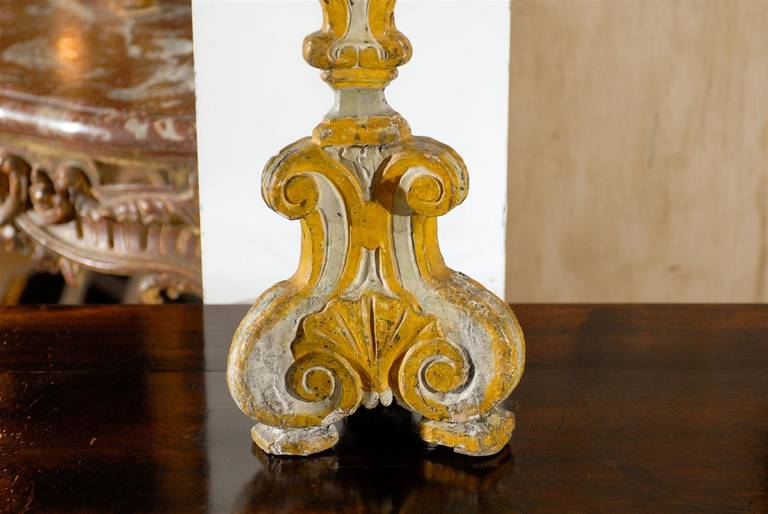 Französische Kerzenständerlampe im französischen Barockstil aus den 1870er Jahren, geschnitzt, bemalt und vergoldet im Zustand „Gut“ im Angebot in Atlanta, GA