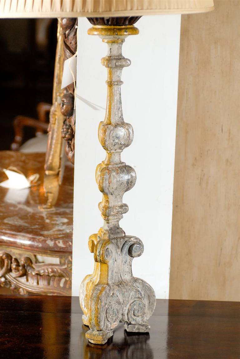 French Baroque Style 1870s Carved, Painted and Parcel-Gilt Candlestick Lamp In Good Condition For Sale In Atlanta, GA