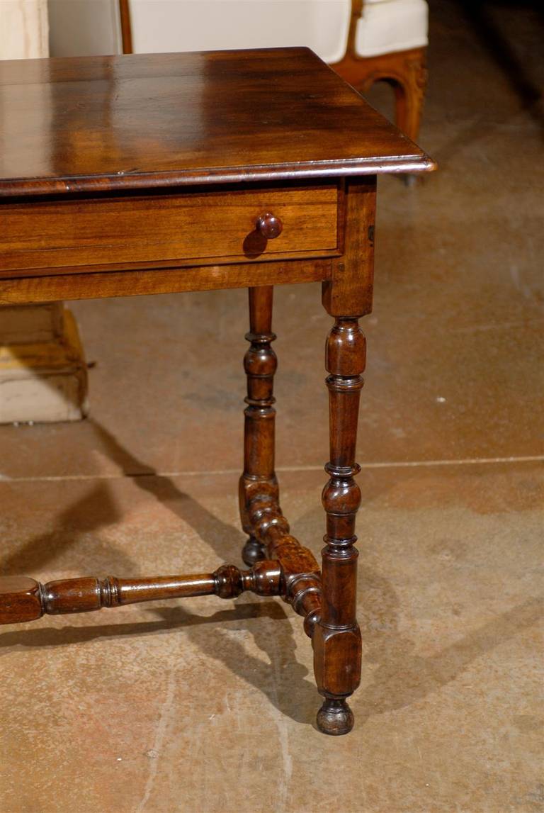 19th Century French Walnut Side Table with Spindle-Shaped Legs and Cross Stretcher