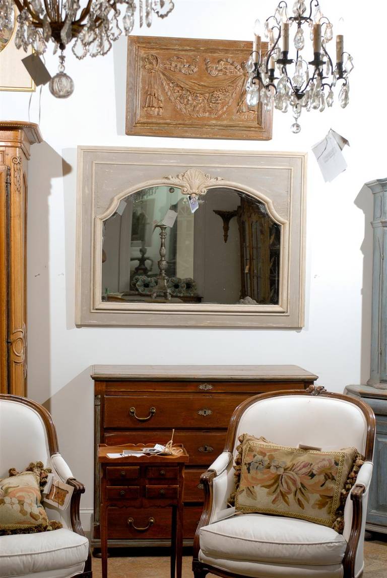Pair of French Louis XV Style 1890s Painted Wood Horizontal Shell-Carved Mirrors In Good Condition For Sale In Atlanta, GA