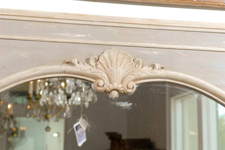 Pair of French Louis XV Style 1890s Painted Wood Horizontal Shell-Carved Mirrors For Sale 5