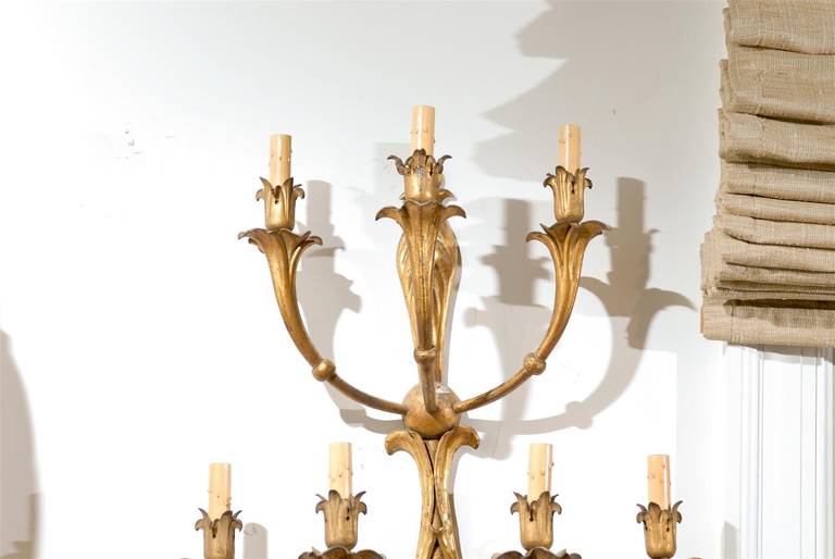 French 1820s Gilt Metal 12-Light Three-Tiered Sconce with Foliage Motifs 5