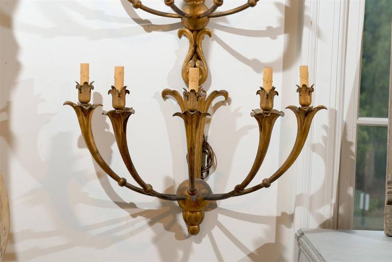 French 1820s Gilt Metal 12-Light Three-Tiered Sconce with Foliage Motifs 3