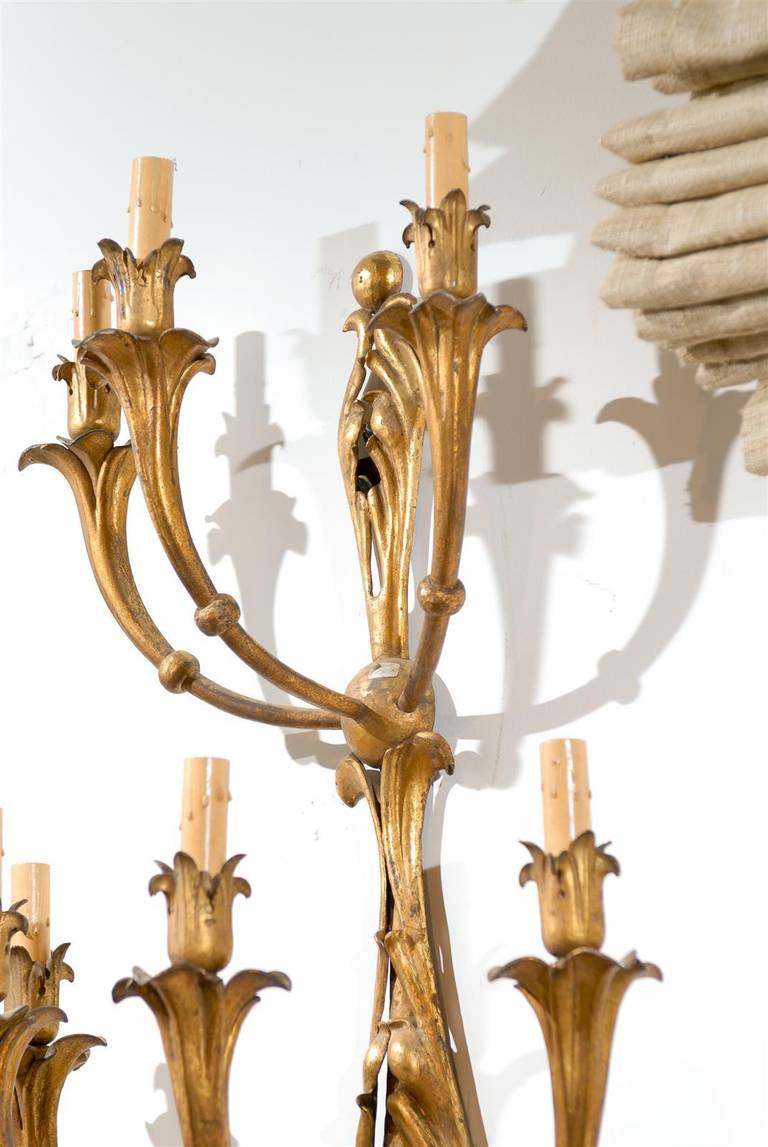 French 1820s Gilt Metal 12-Light Three-Tiered Sconce with Foliage Motifs 1