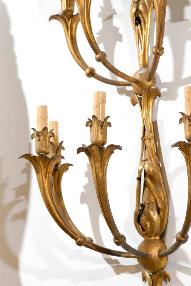 French 1820s Gilt Metal 12-Light Three-Tiered Sconce with Foliage Motifs 2