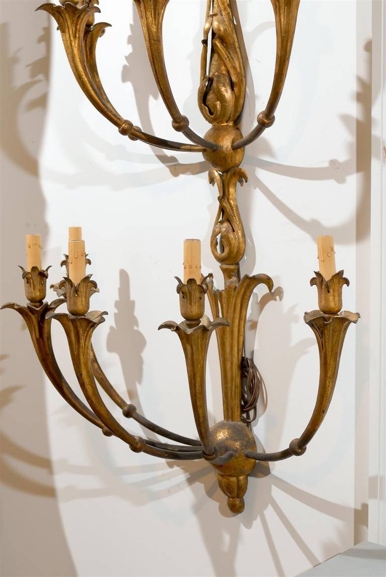 19th Century French 1820s Gilt Metal 12-Light Three-Tiered Sconce with Foliage Motifs