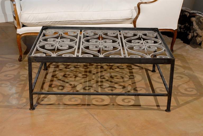 Iron Rectangular Coffee Table Made of French 1850s Painted Ironwork Balcony In Excellent Condition In Atlanta, GA